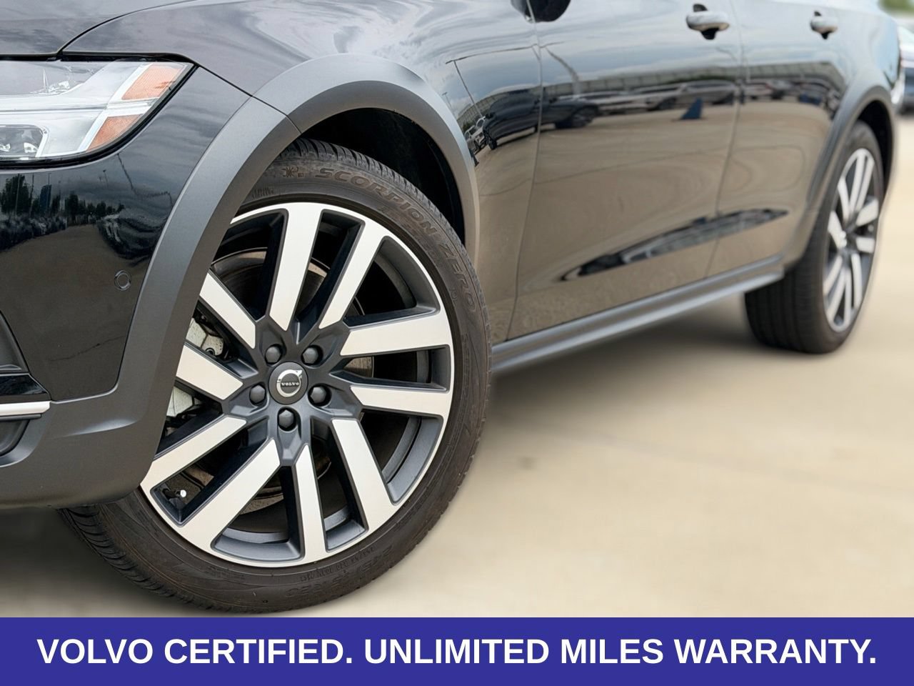 Certified 2025 Volvo V90 B6 Cross Country Ultra AWD/4WD image 9