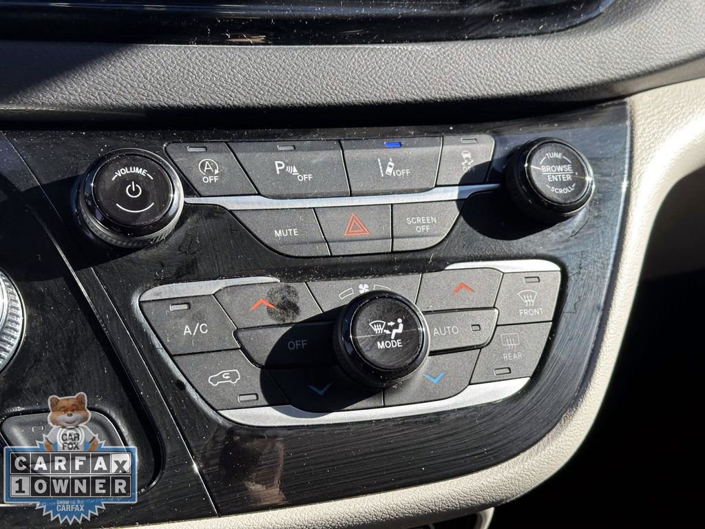 Used 2023 Chrysler Pacifica Touring-L image 33