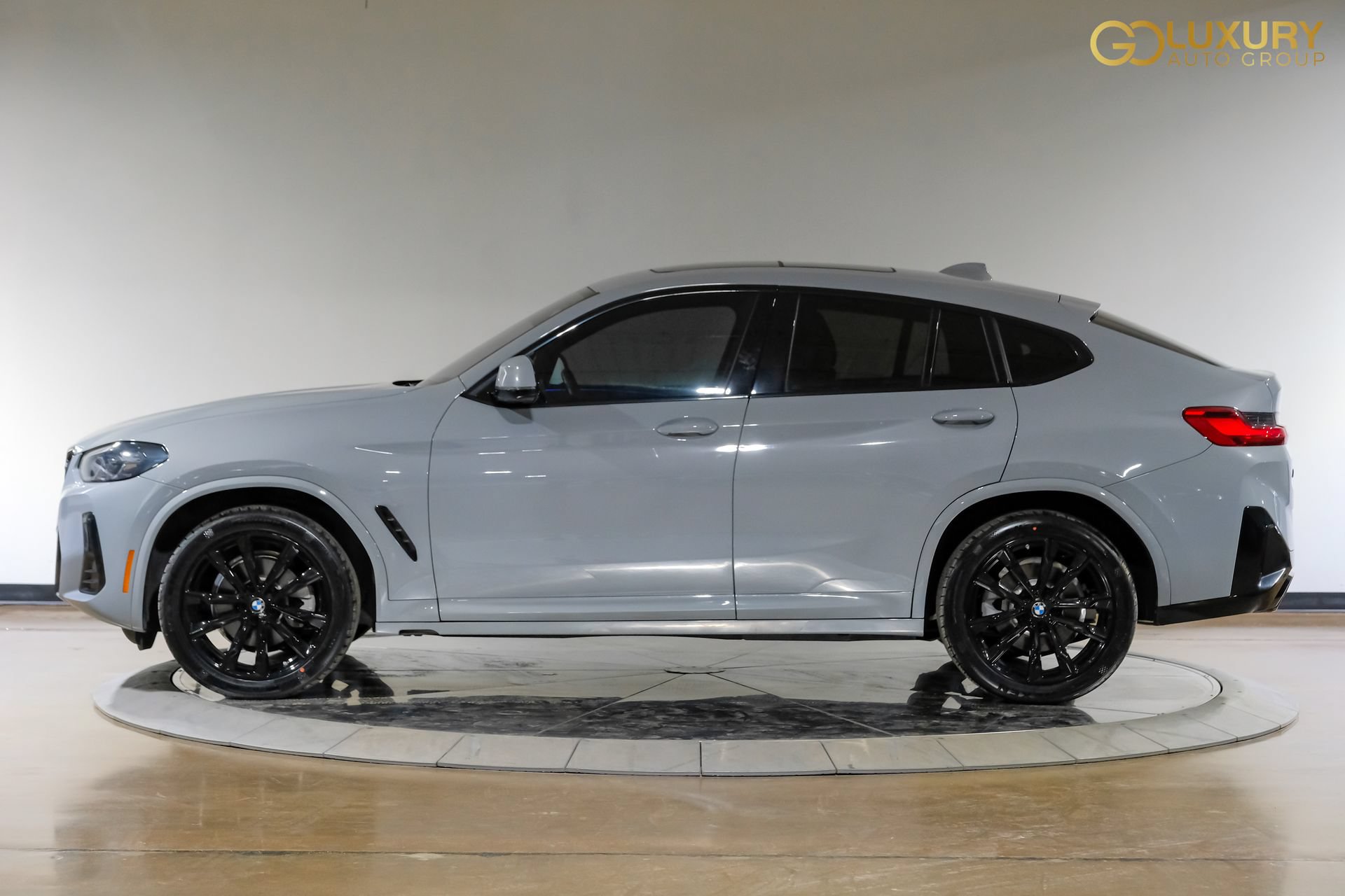 Used 2024 BMW X4 xDrive30i w/ M Sport Package AWD/4WD image 13