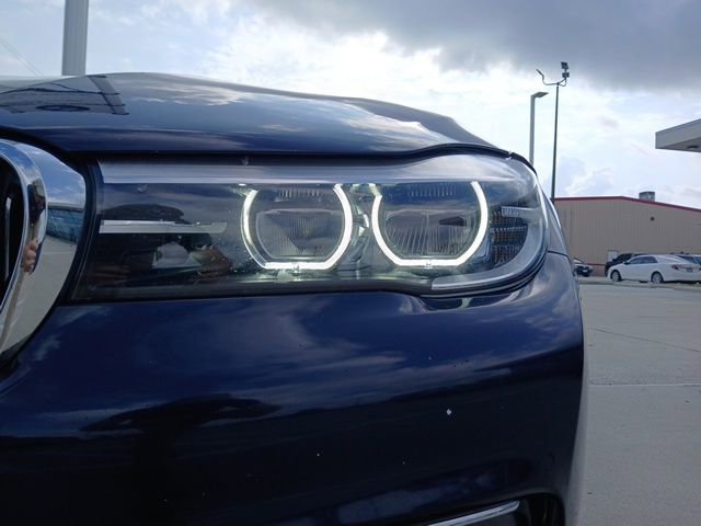 Used 2017 BMW 740i image 4