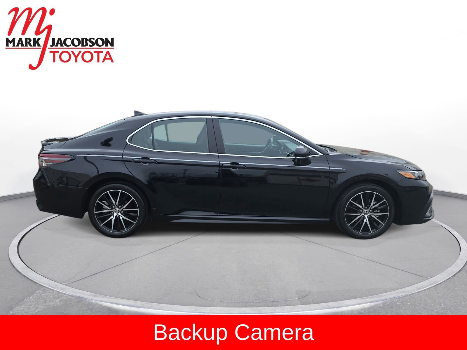 Used 2024 Toyota Camry SE image 7