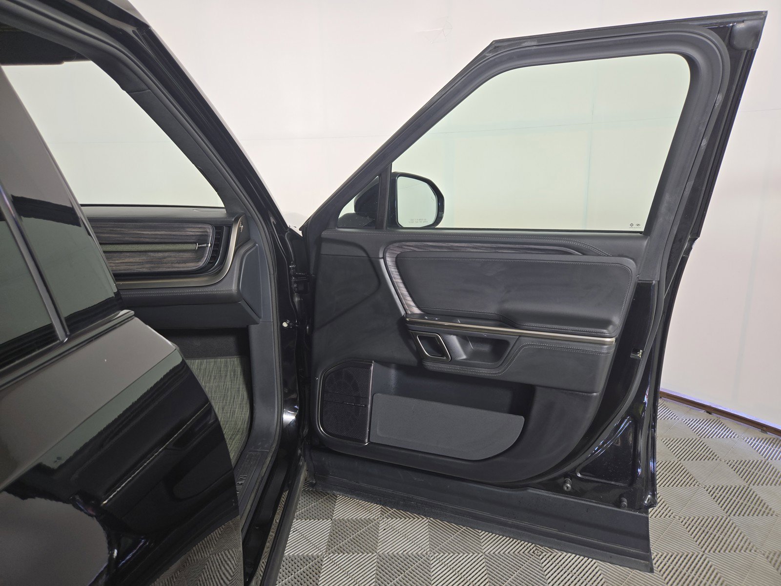Used 2022 Rivian R1T Launch Edition image 18
