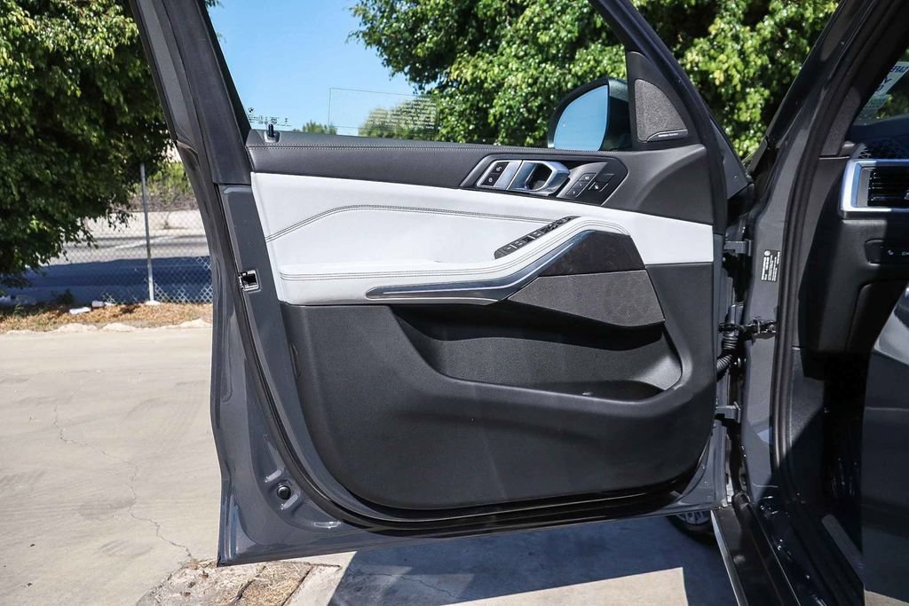 Used 2026 BMW X5 sDrive40i w/ Premium Package RWD image 23