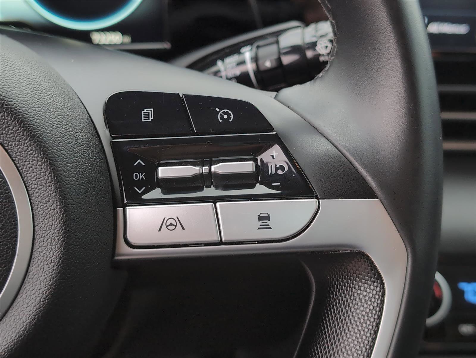 Used 2021 Hyundai Elantra SEL w/ Convenience + Premium Package image 28