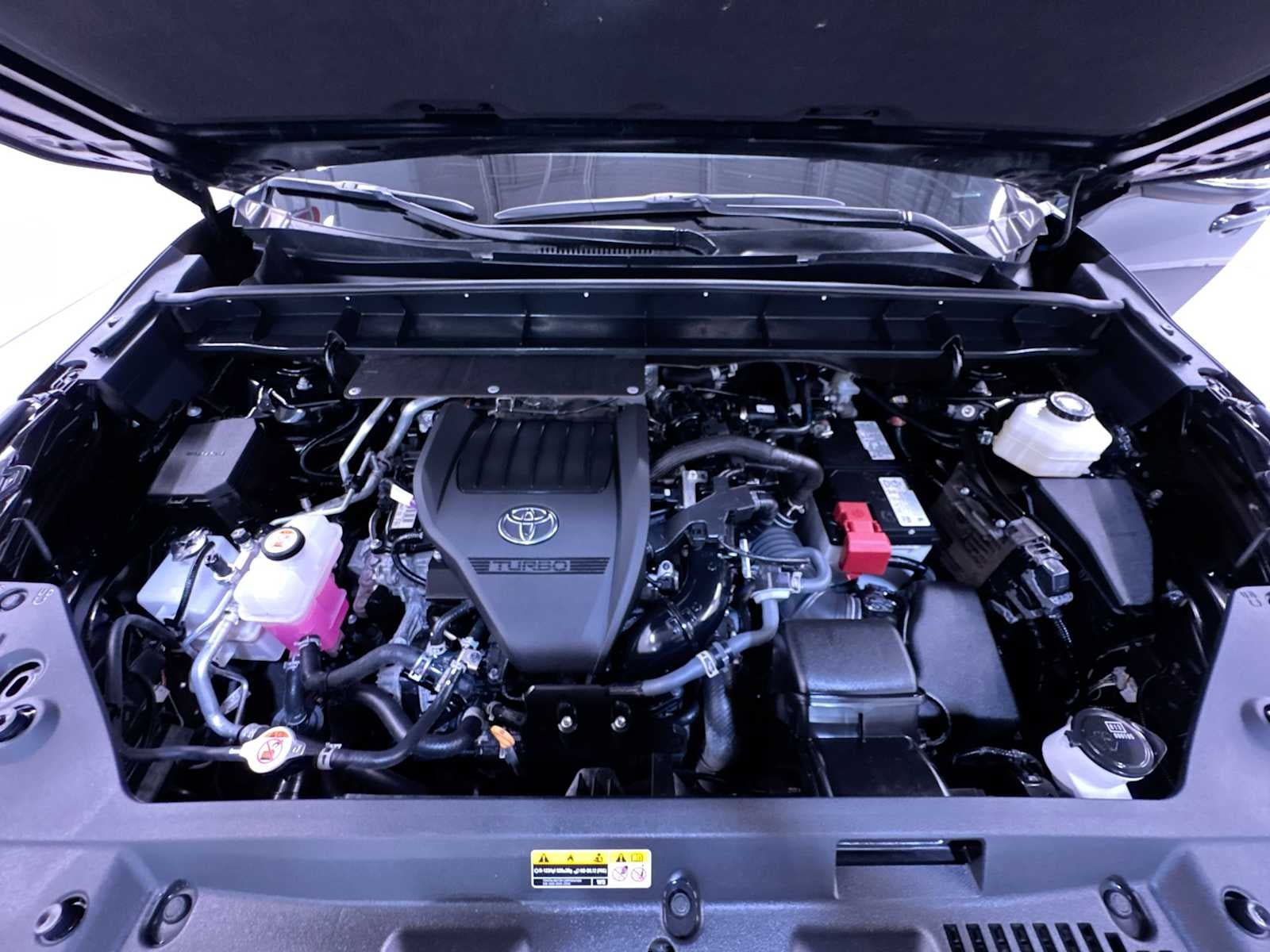 Used 2025 Toyota Highlander LE FWD image 11