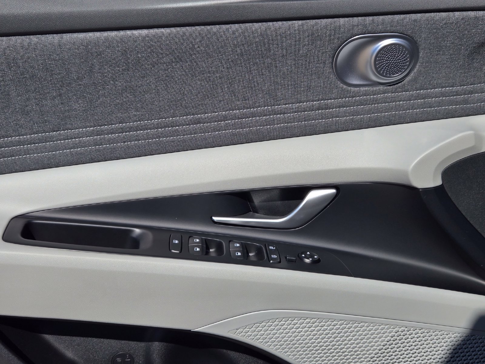 New 2026 Hyundai Elantra SEL Sport FWD image 19