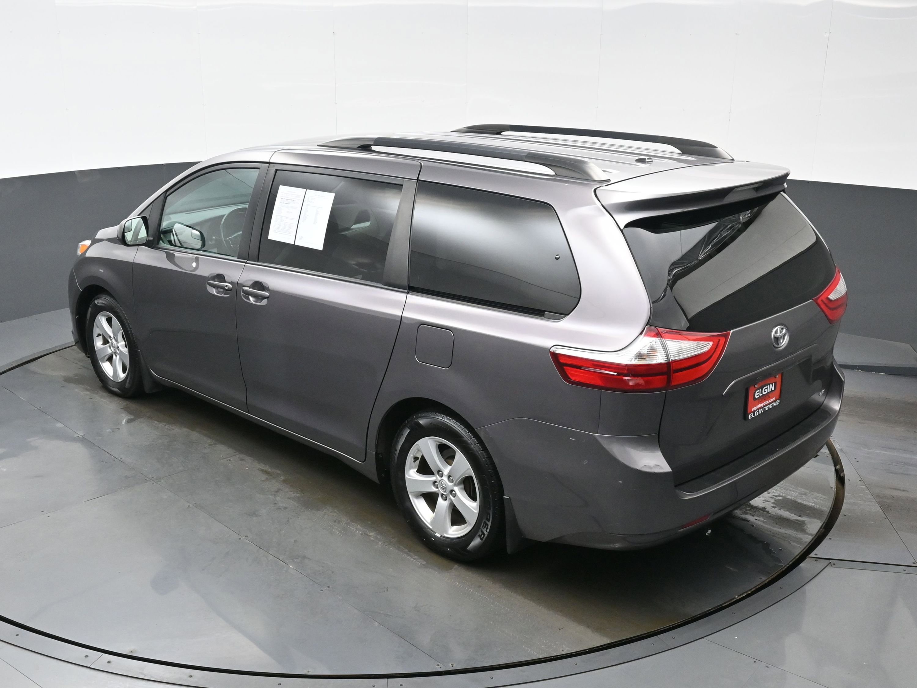 Used 2015 Toyota Sienna LE image 38