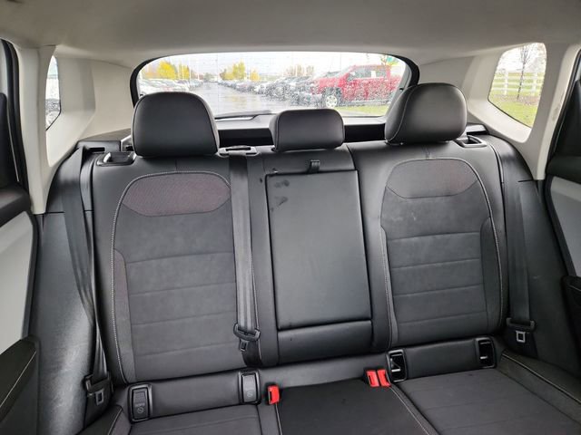 Used 2024 Volkswagen Taos SE image 28