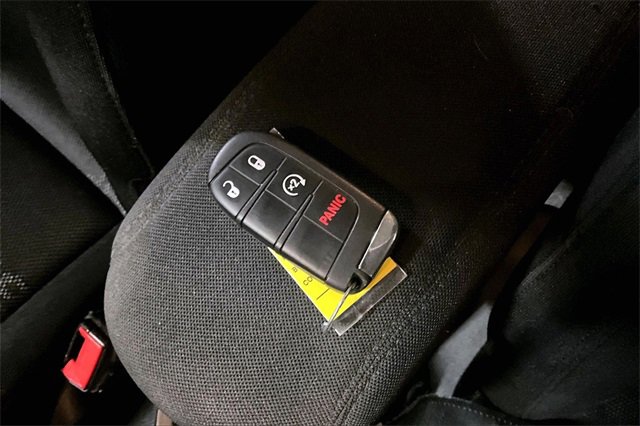 Used 2017 Jeep Renegade Latitude w/ Popular Equipment Group image 29