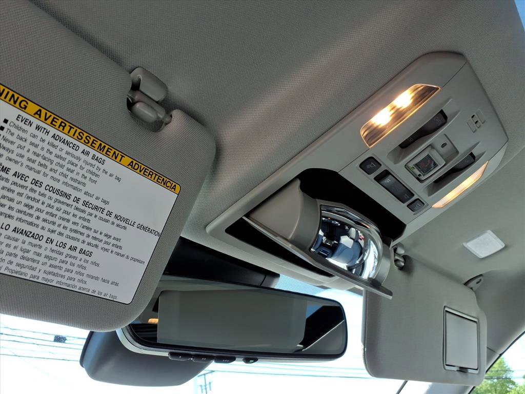 Used 2022 Toyota Highlander XLE AWD/4WD image 36