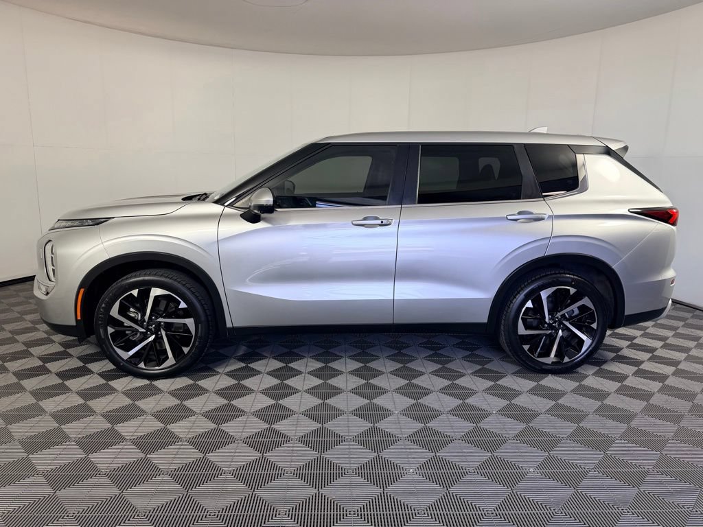 Used 2024 Mitsubishi Outlander SE AWD/4WD image 11