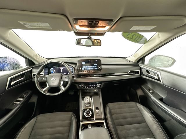 Used 2023 Mitsubishi Outlander SE AWD/4WD image 3