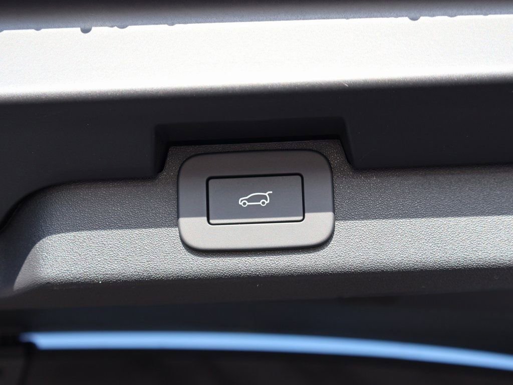 New 2026 Land Rover Discovery Limited Edition image 17