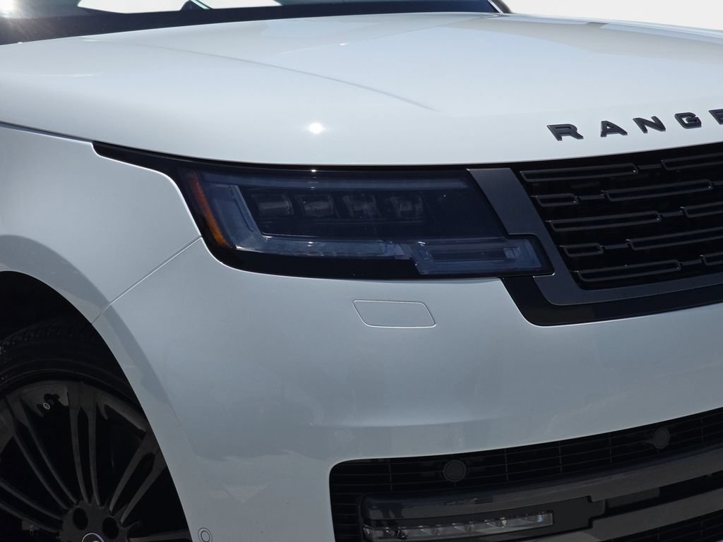 Certified 2025 Land Rover Range Rover SE AWD/4WD image 33