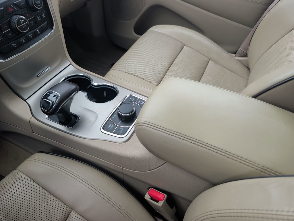 Used 2014 Jeep Grand Cherokee Overland w/ Advanced Technology Group AWD/4WD image 17