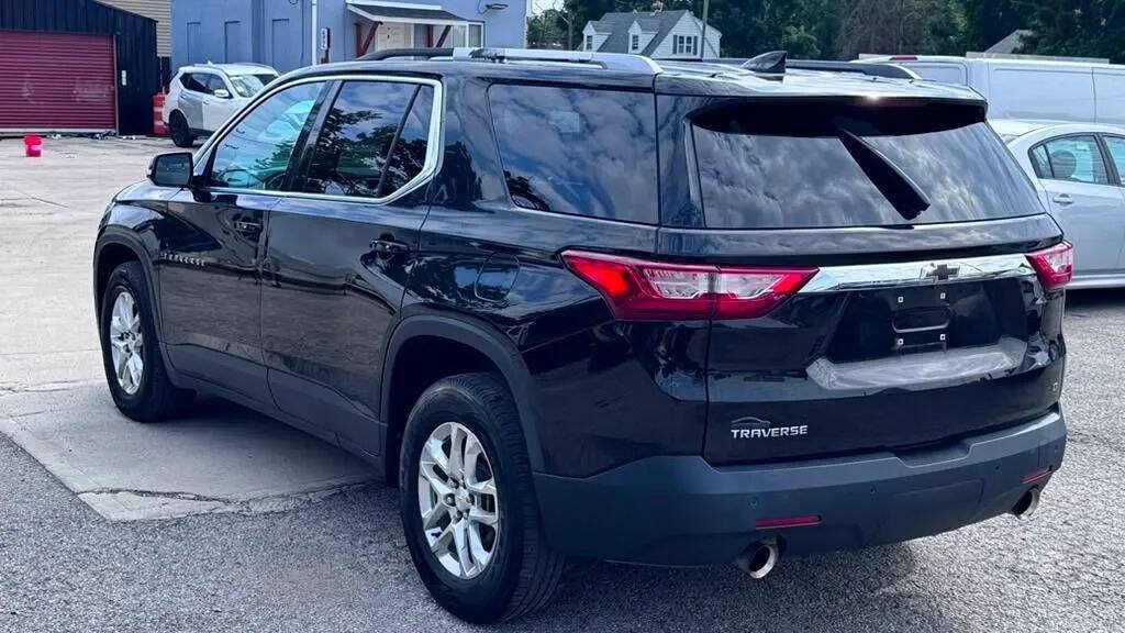 Used 2018 Chevrolet Traverse LT FWD image 4