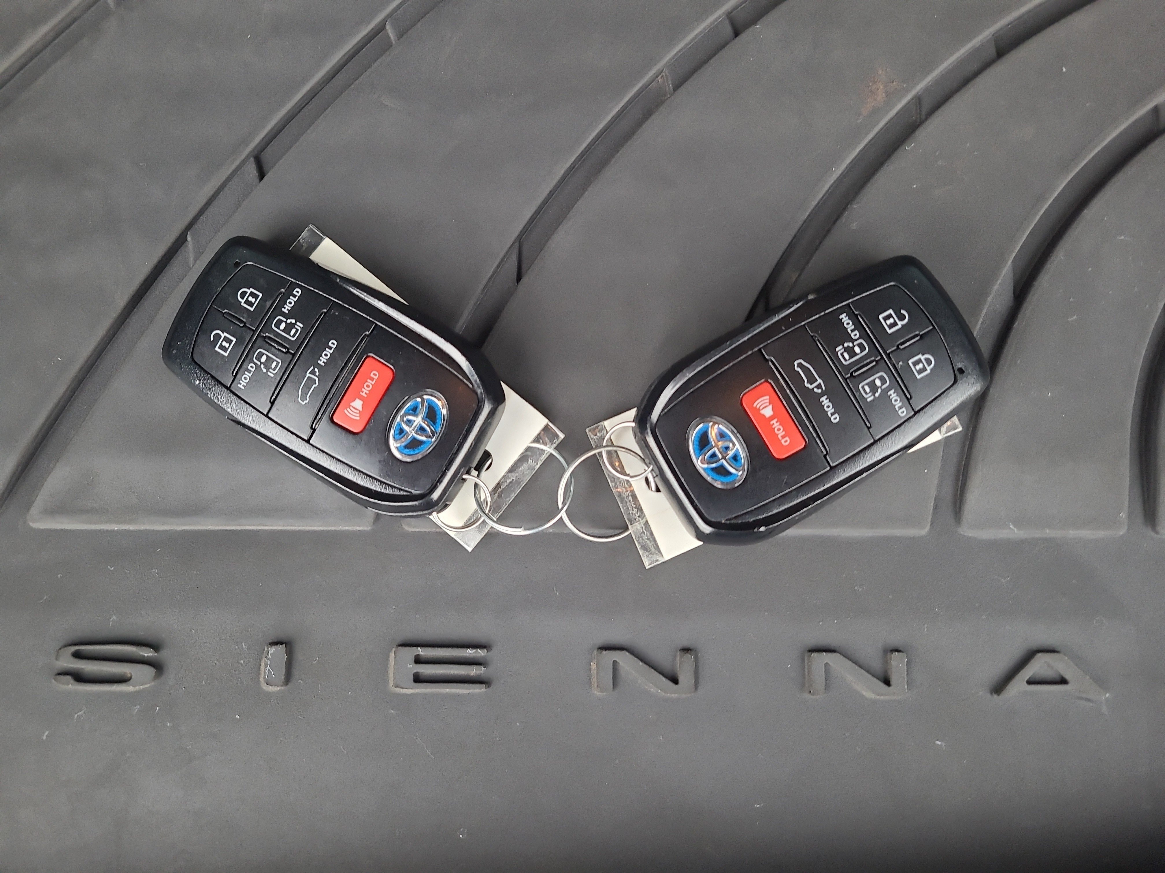 Certified 2025 Toyota Sienna XLE w/ XLE Plus Package AWD/4WD image 32
