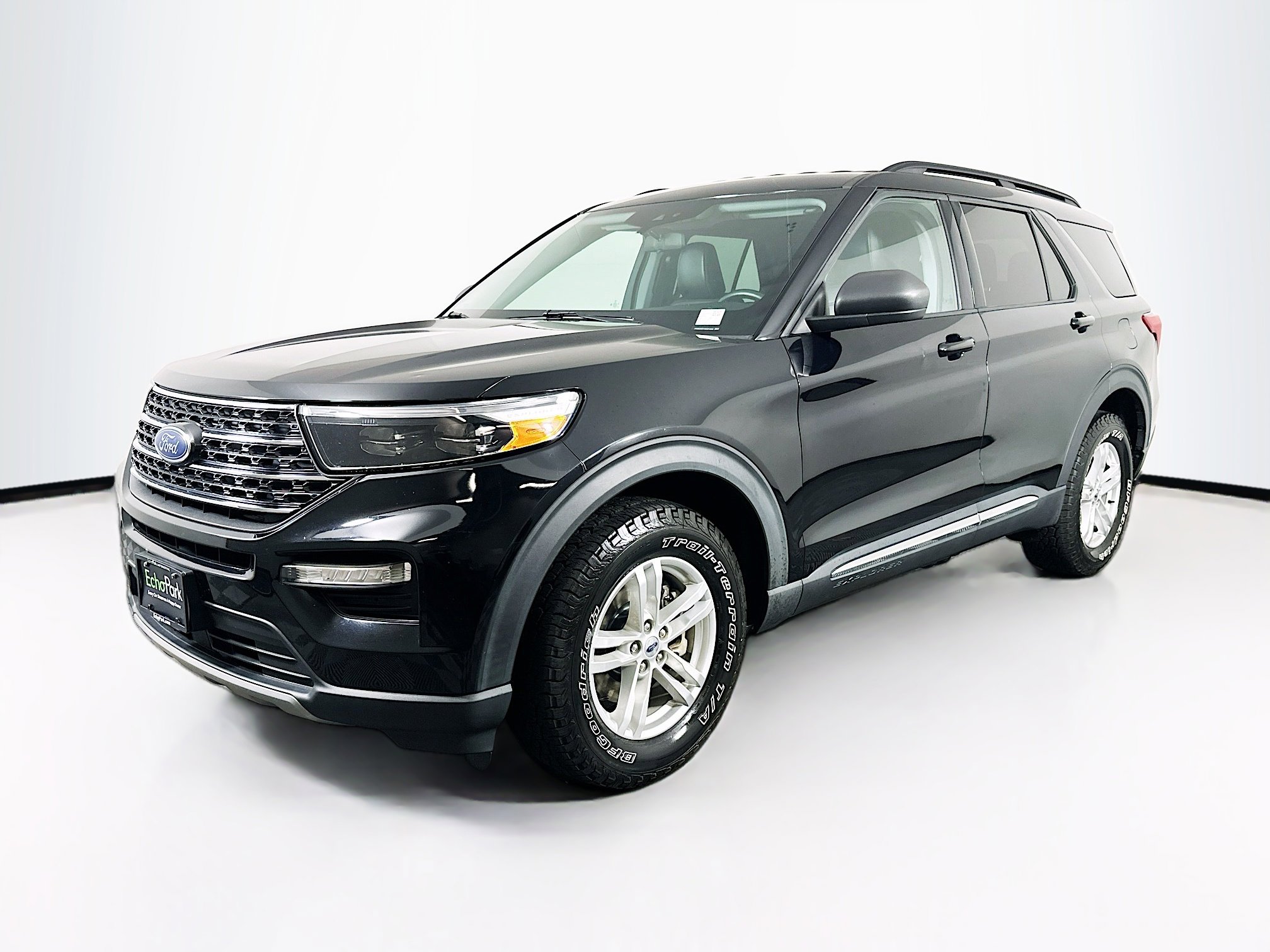 Used 2021 Ford Explorer XLT w/ Equipment Group 202A AWD/4WD image 3