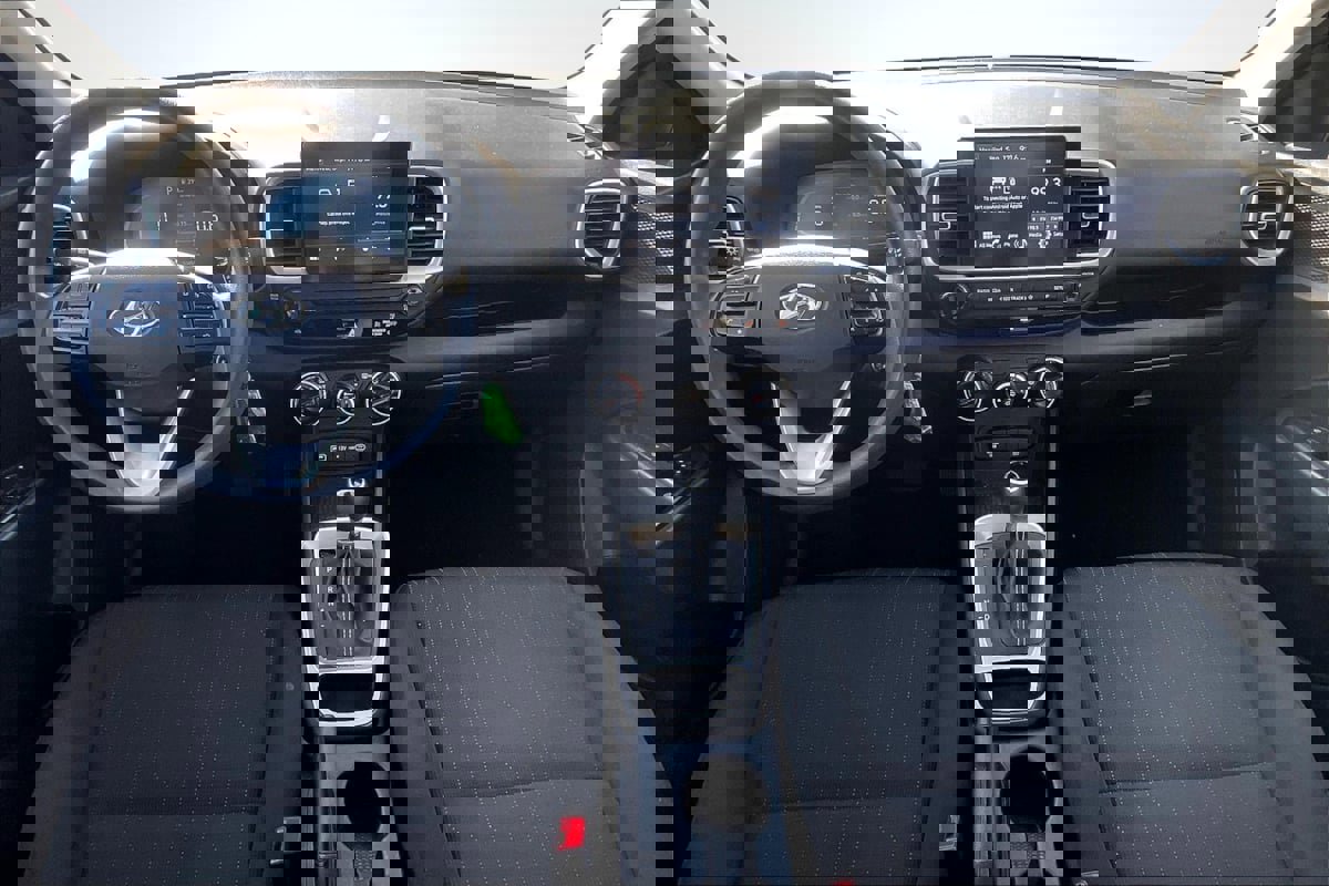Used 2024 Hyundai Venue SE image 16