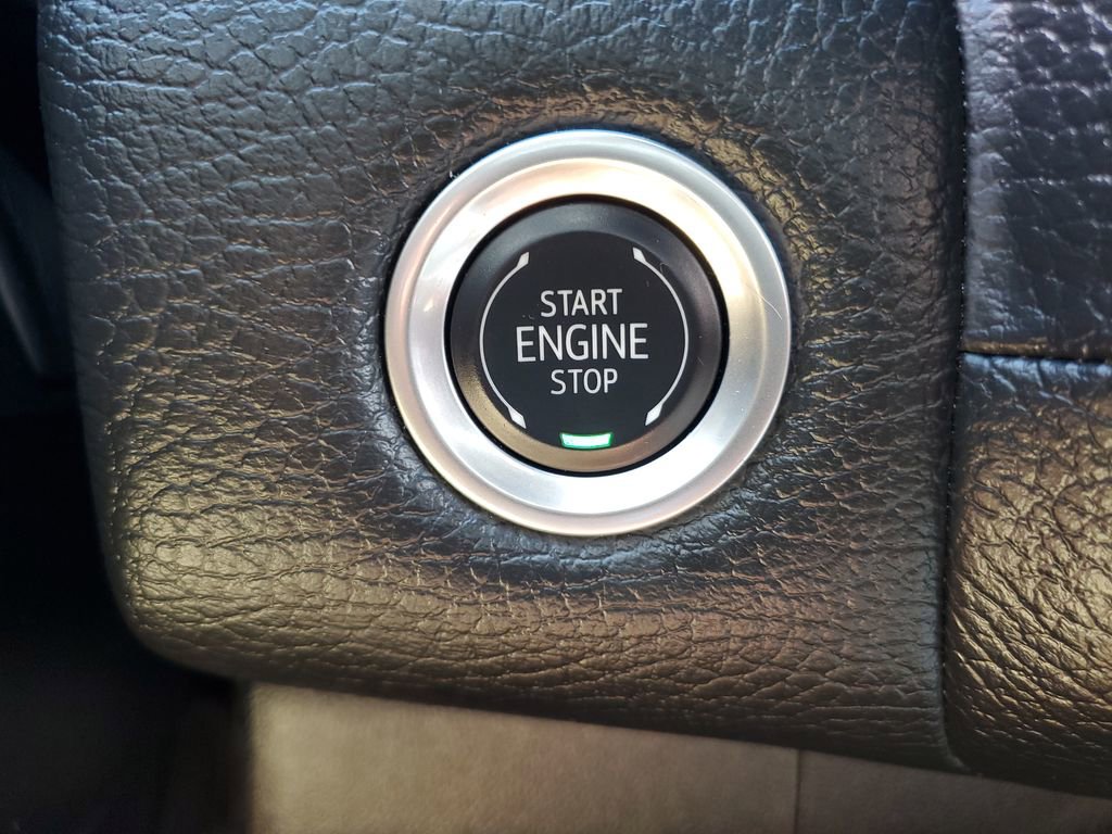 Used 2024 GMC Yukon XL Denali w/ Advanced Technology Package image 27