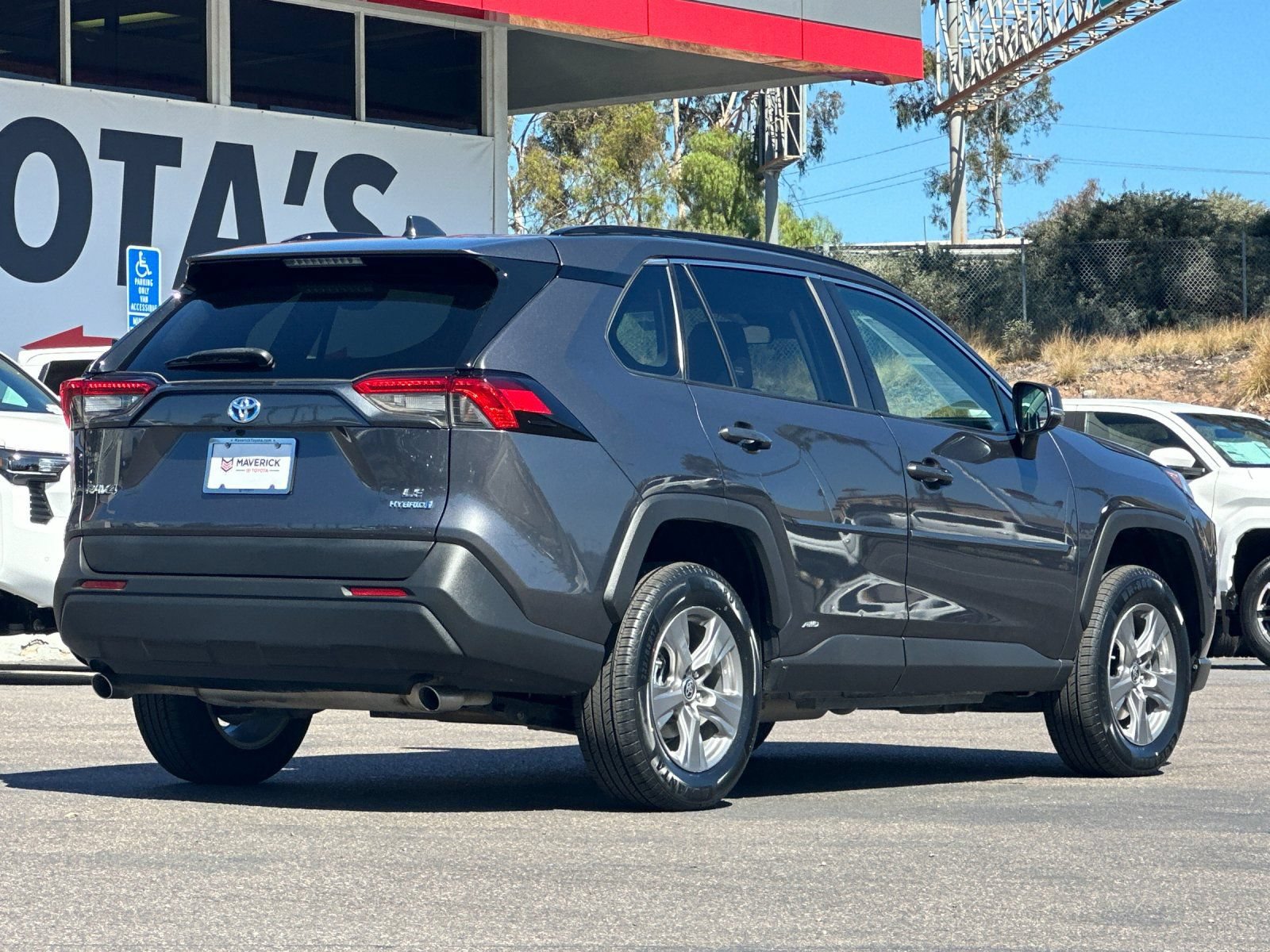 Used 2024 Toyota RAV4 LE AWD/4WD image 5