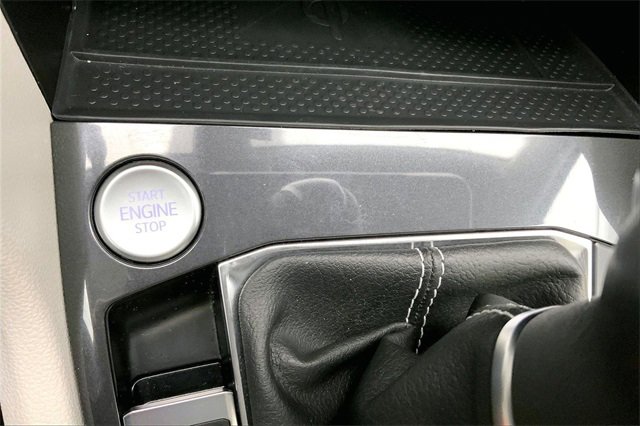 Used 2023 Volkswagen Tiguan SE w/ Panoramic Sunroof Package image 32