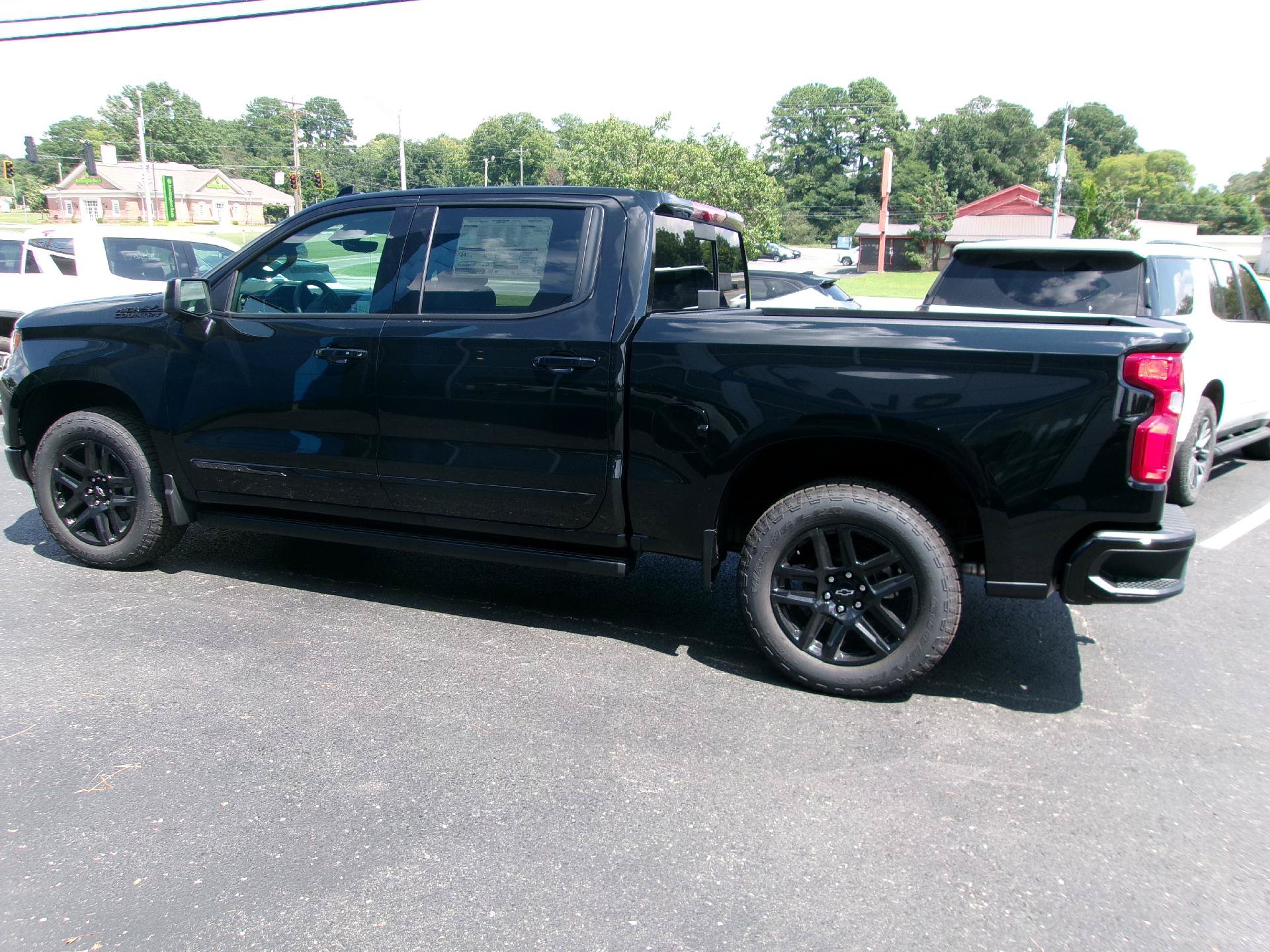New 2026 Chevrolet Silverado 1500 High Country w/ Midnight Edition AWD/4WD image 6