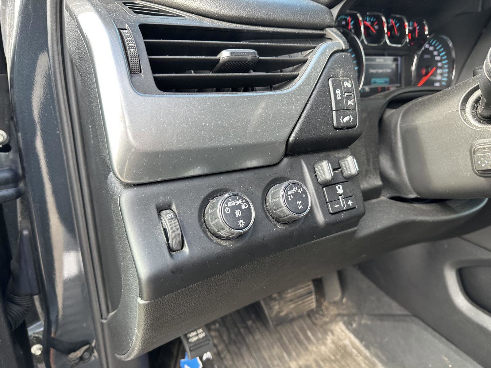 Used 2019 Chevrolet Tahoe LT w/ LT Signature Package image 21
