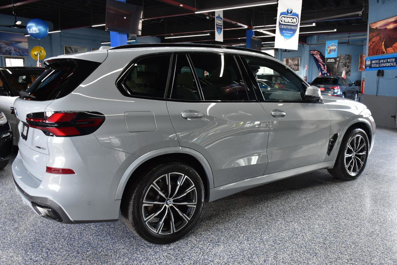 Used 2024 BMW X5 xDrive40i w/ M Sport Package AWD/4WD image 3
