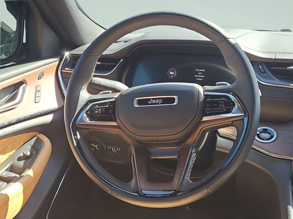 Used 2025 Jeep Grand Cherokee Summit image 22