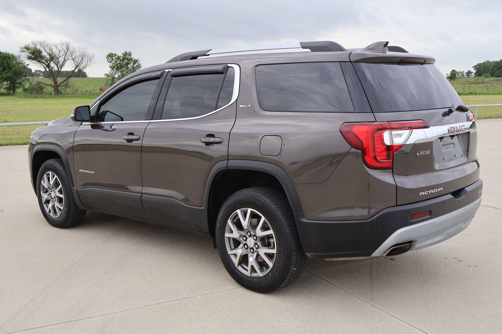 Used 2020 GMC Acadia SLT FWD image 9