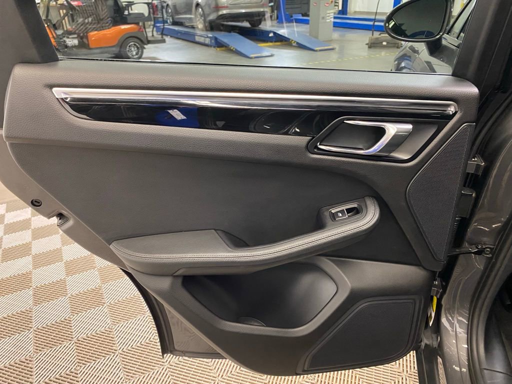 Used 2016 Porsche Macan S image 16