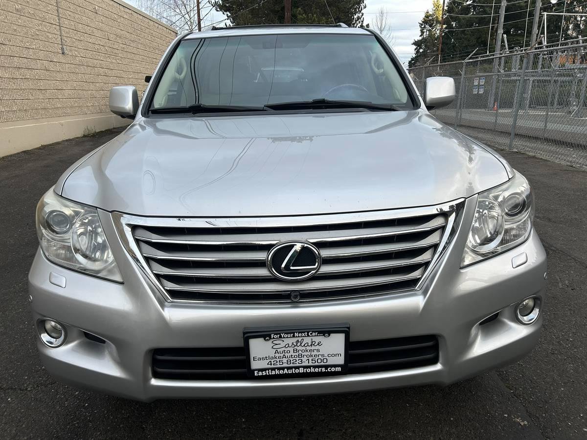 Used 2010 Lexus LX 570 4WD image 3