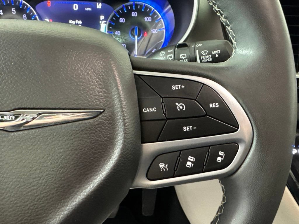 Certified 2024 Chrysler Pacifica Touring-L FWD image 21
