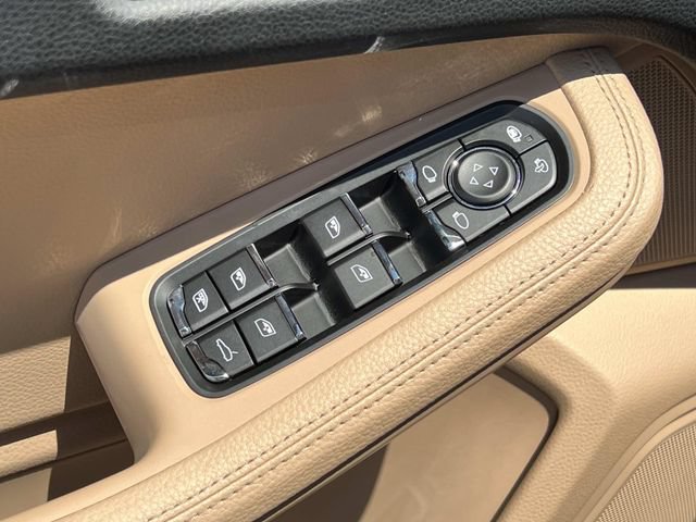Used 2022 Porsche Macan AWD/4WD image 16