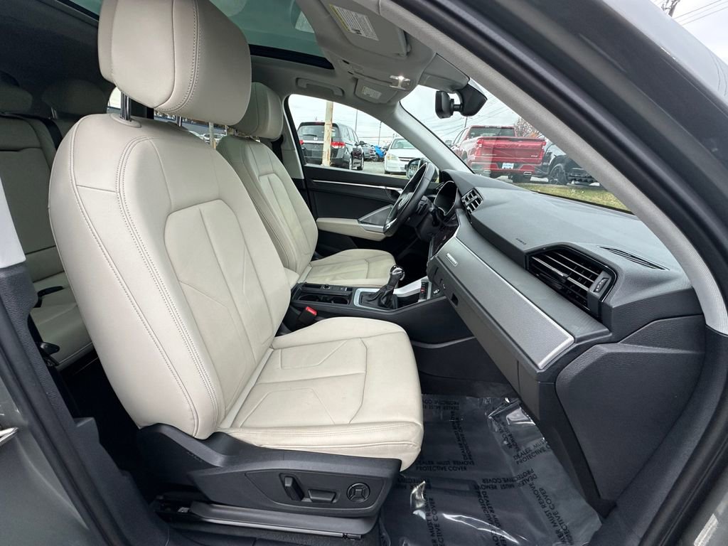 Used 2022 Audi Q3 2.0T Premium w/ Convenience Package image 22