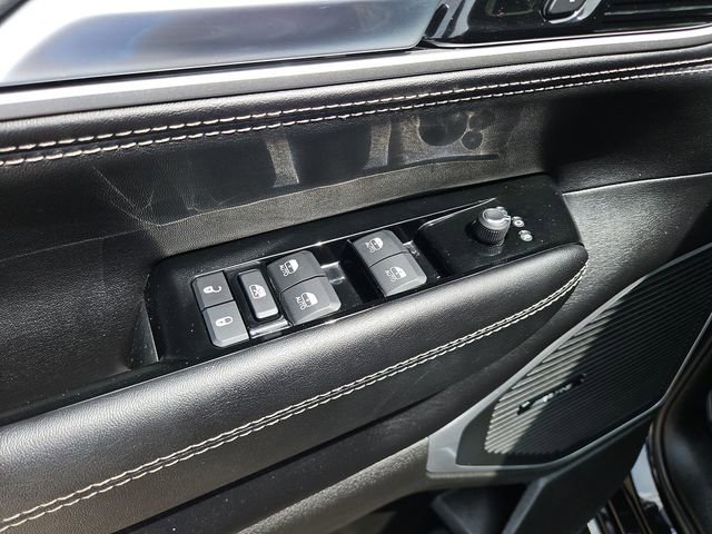 Used 2025 Jeep Wagoneer Series II w/ 8-Passenger Seating Package AWD/4WD image 23