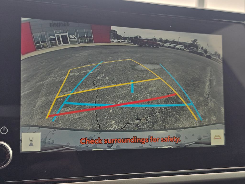 Used 2025 Toyota Camry SE FWD image 5