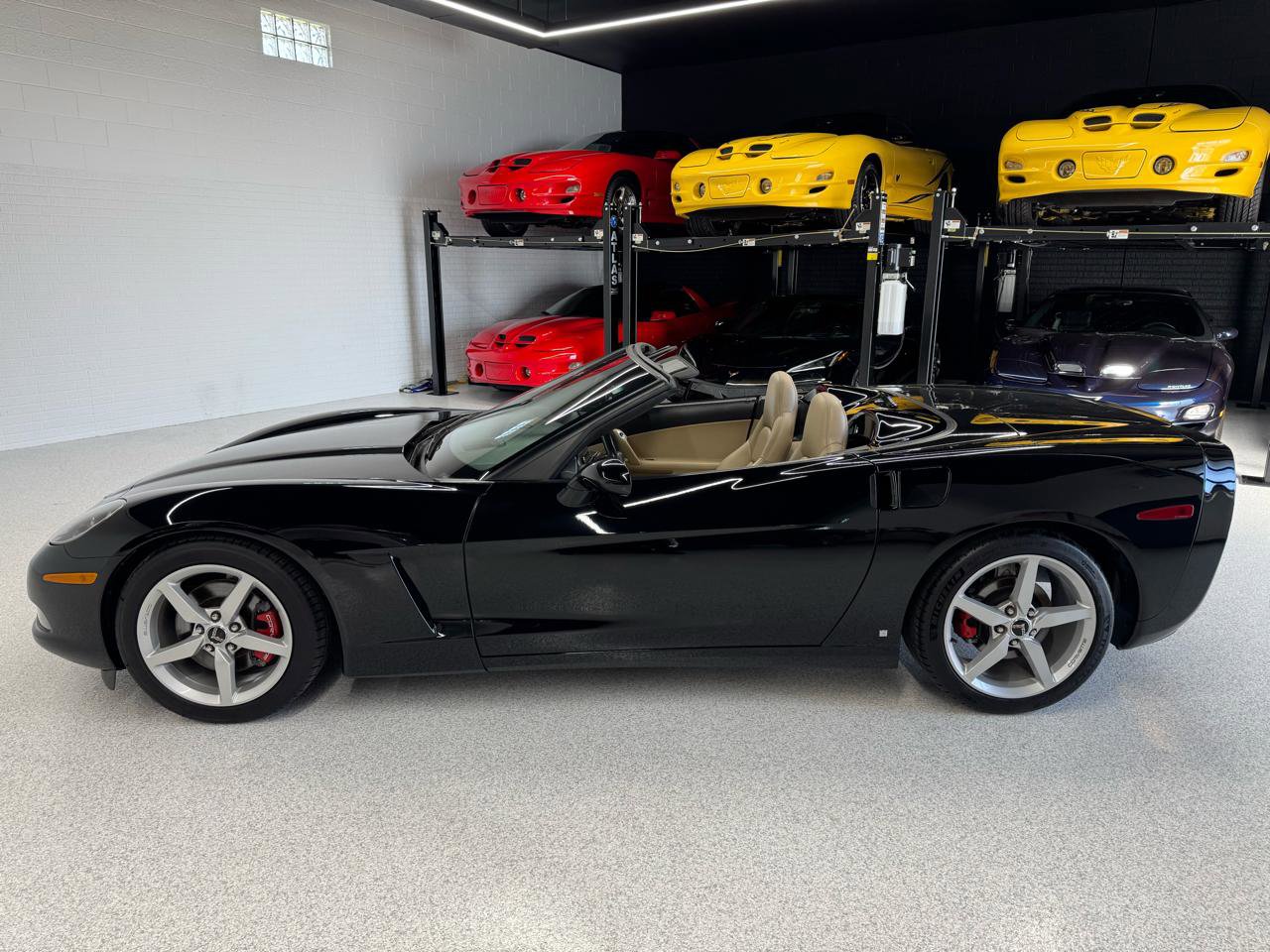 Used 2006 Chevrolet Corvette Convertible w/ Preferred Equipment Group RWD image 9