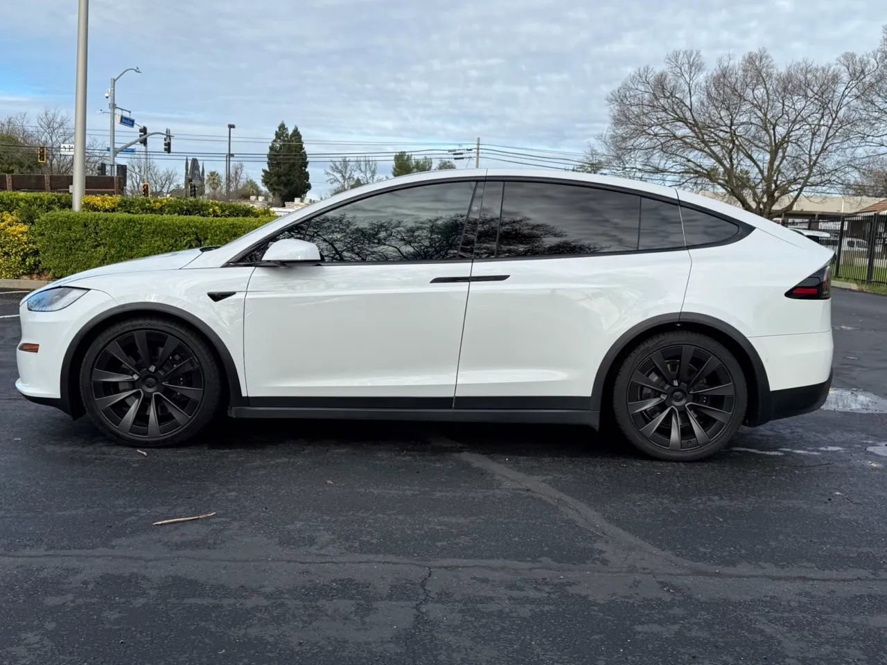 Used 2022 Tesla Model X Plaid image 9