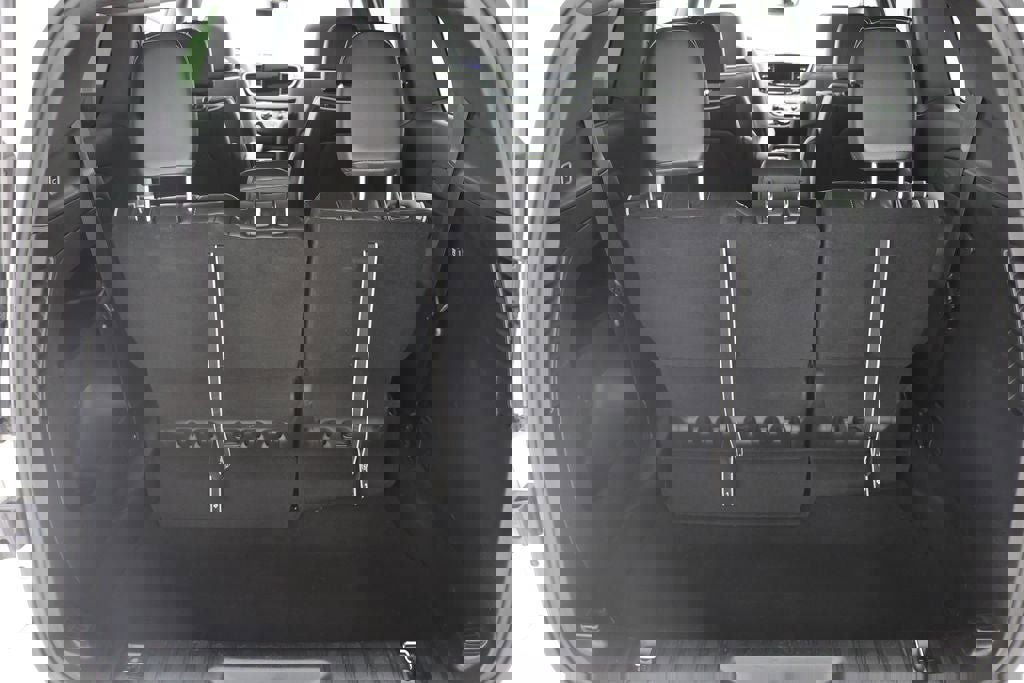 Used 2024 Chrysler Pacifica Limited w/ S Appearance Package image 30