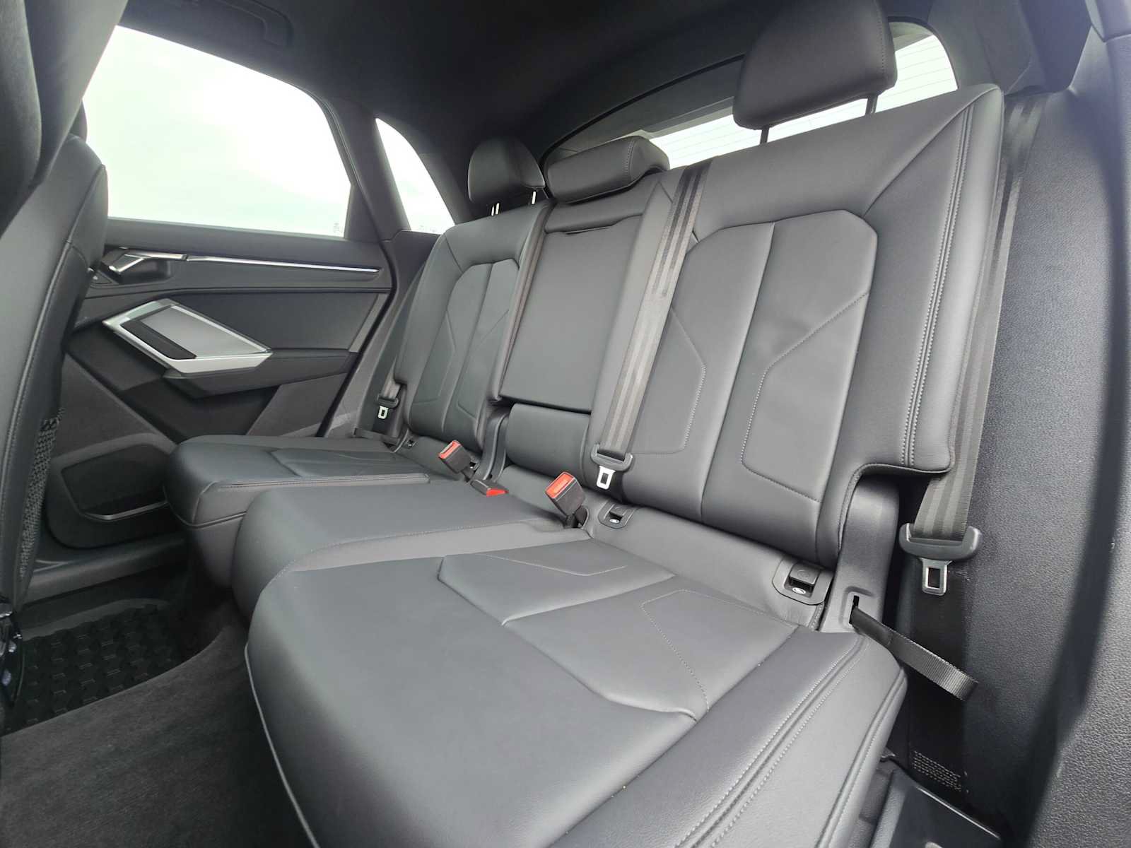Used 2023 Audi Q3 2.0T Premium Plus w/ Premium Plus Package AWD/4WD image 17
