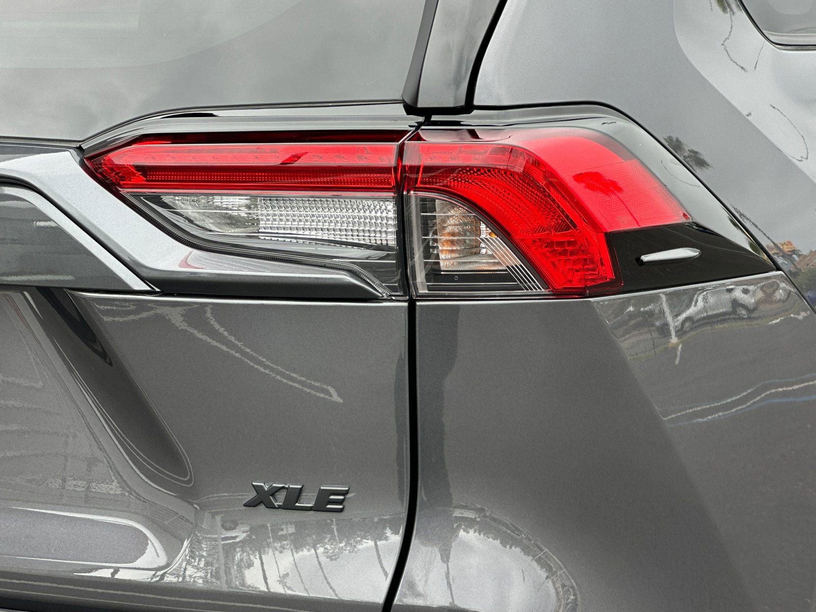 Used 2025 Toyota RAV4 XLE FWD image 24