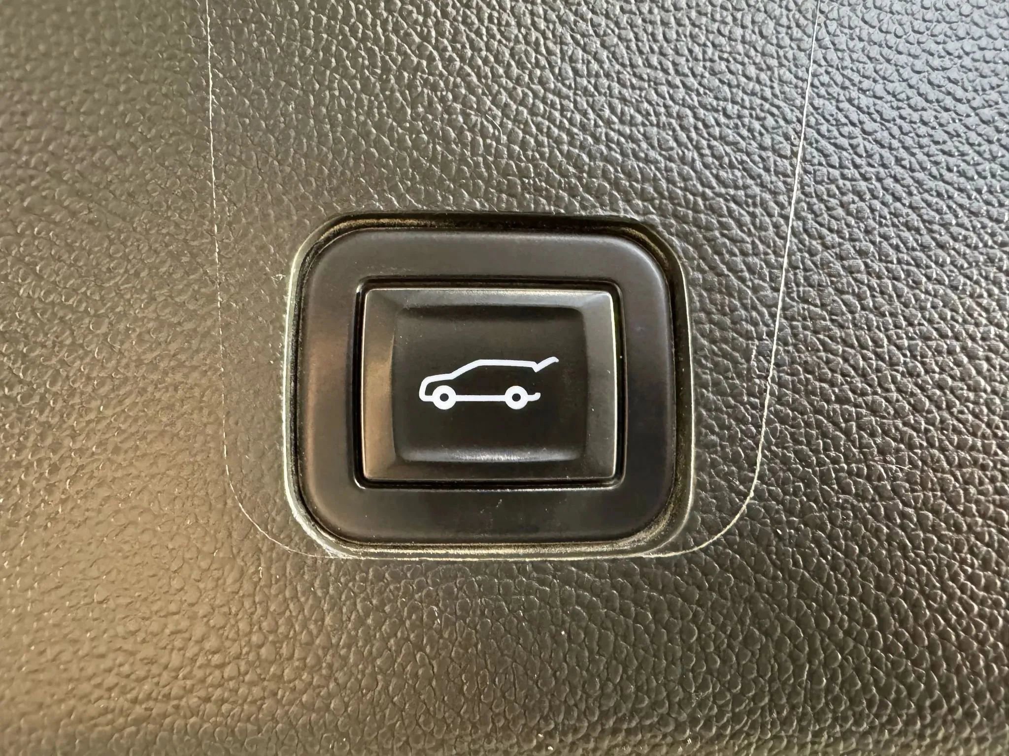 Used 2020 Chevrolet Traverse LT w/ LPO, Floor Liner Package image 28