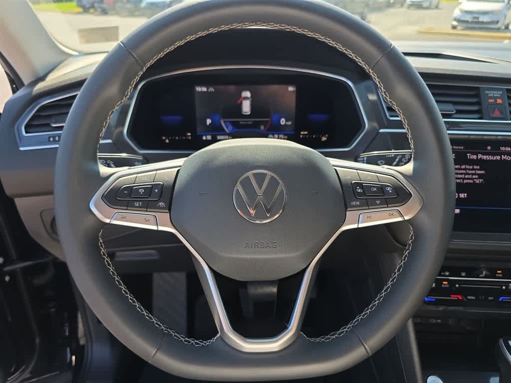Used 2022 Volkswagen Tiguan SE AWD/4WD image 18