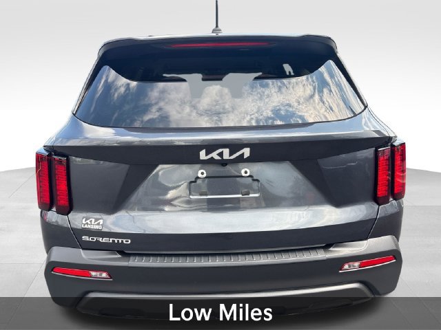 Used 2023 Kia Sorento LX FWD image 6
