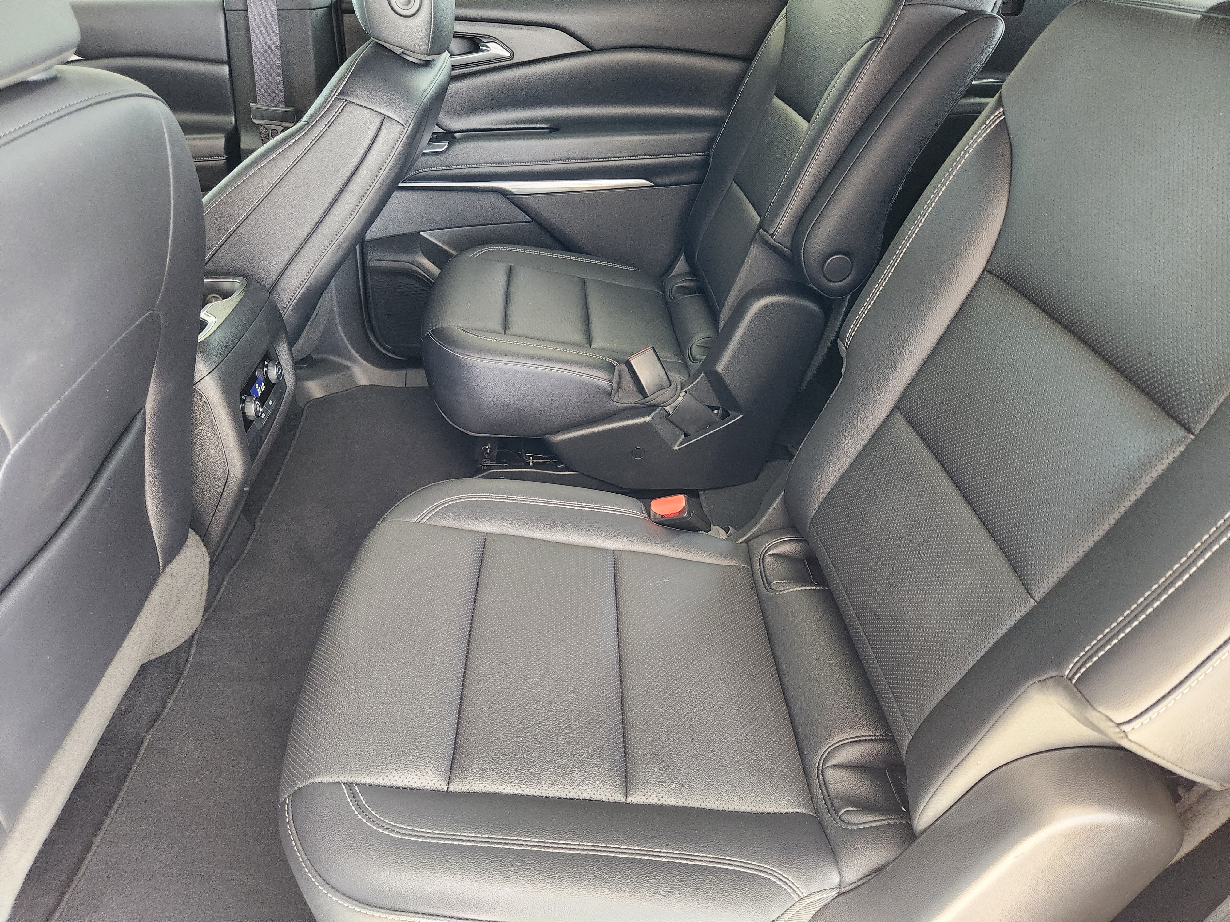 Certified 2025 Chevrolet Traverse LT FWD image 29
