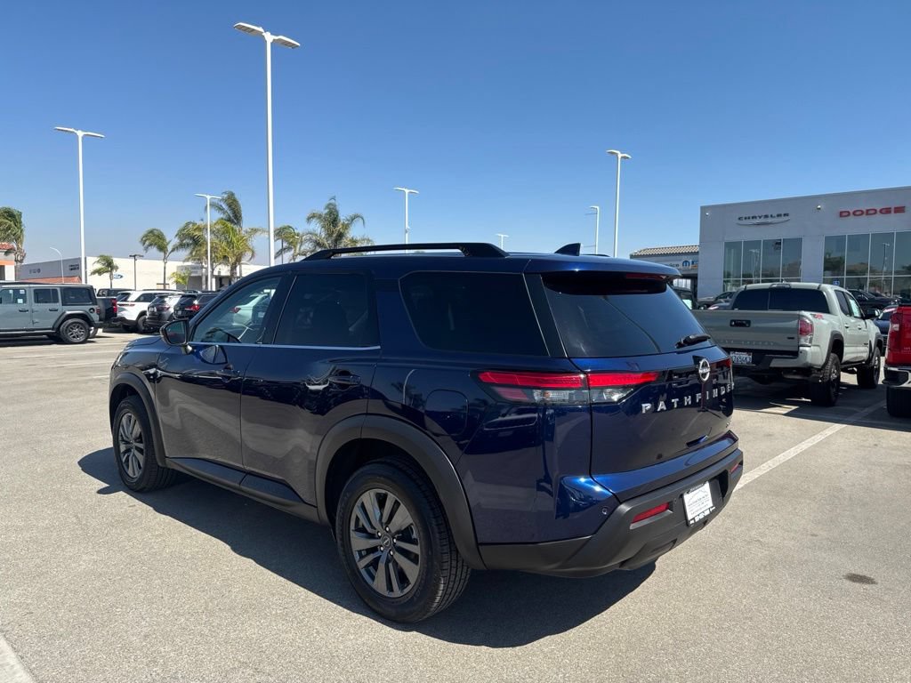 Used 2024 Nissan Pathfinder SV FWD image 6