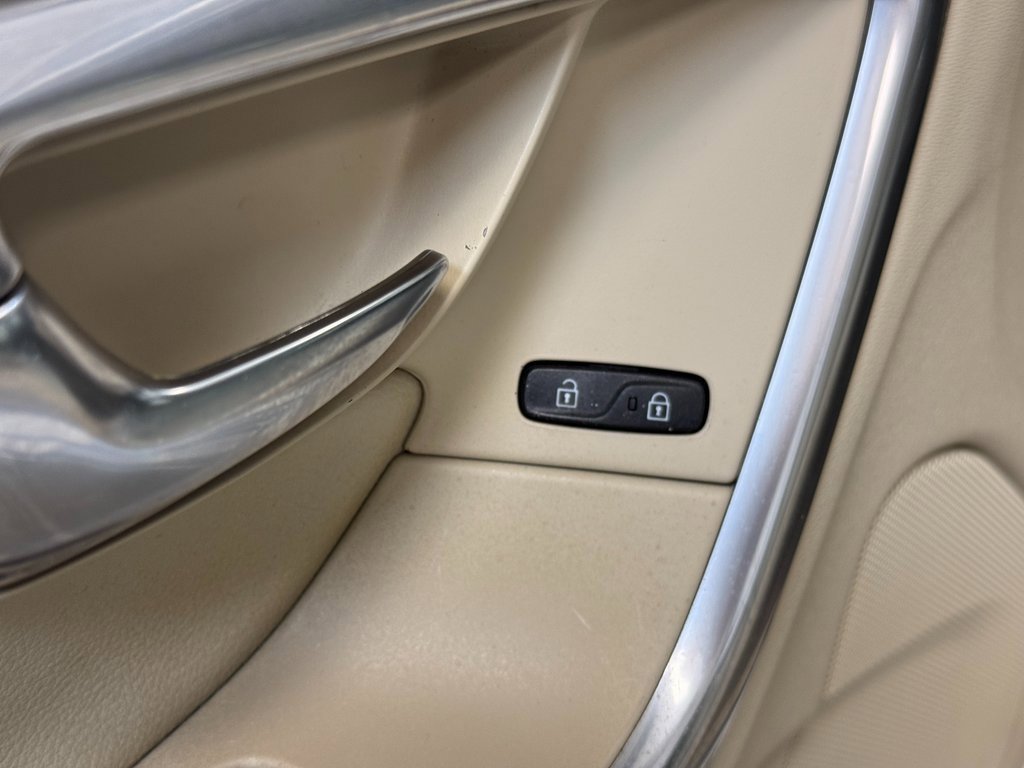 Used 2015 Volvo V60 T5 Premier Plus image 10