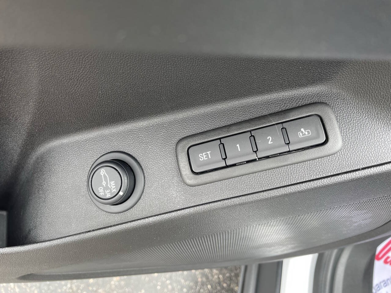 Used 2024 Chevrolet Equinox Premier AWD/4WD image 14